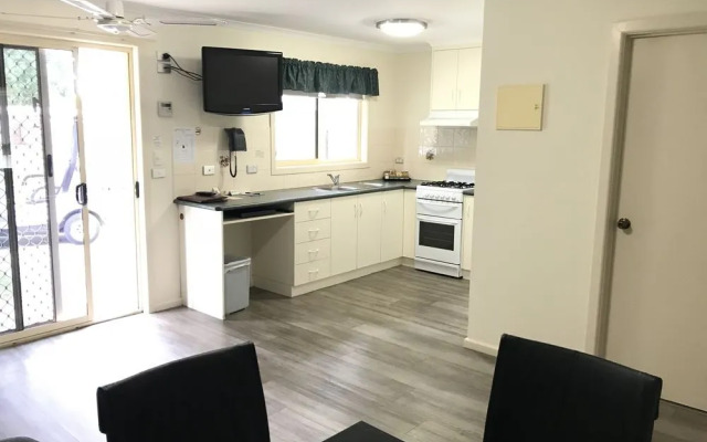 Sportsmans Motor Inn