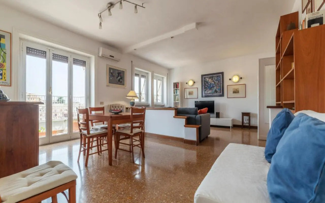 Roomy and Bright Apartment with Terrace