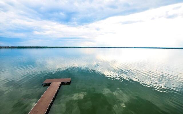 Premium Lake Side Studio