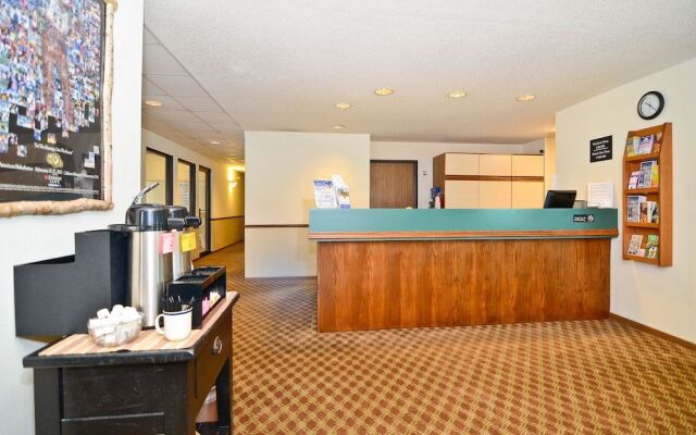 AmeriVu Inn and Suites - Hayward WI