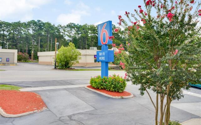 Motel 6 Columbia West