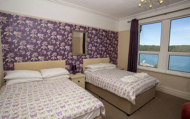 Nomi Rooms & Restaurant