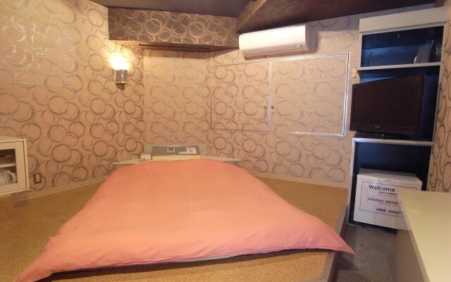 Hotel Tee (Adult Only)