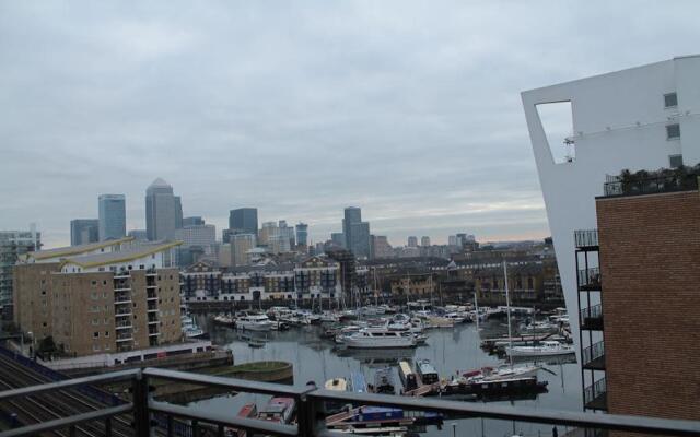 House of MoLi - Commercial Road Apartments