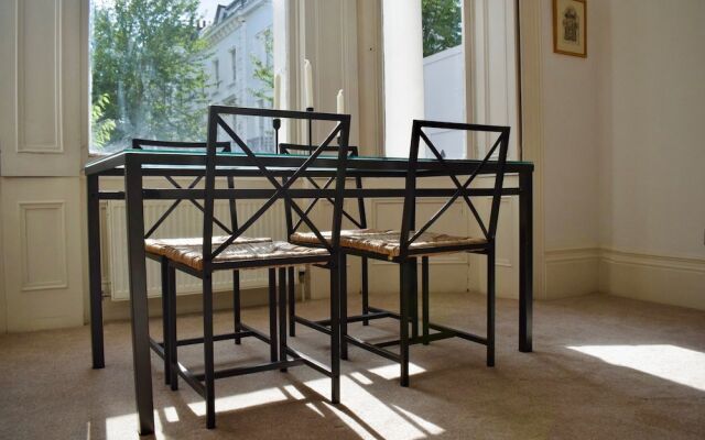 1 Bedroom Townhouse Apartment in Notting Hill