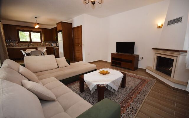 Villa Kandeger by Helaltatilvillari