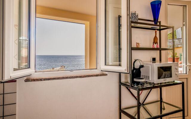 Stecchi three-room beach front 5 beds-Casa Stecchi