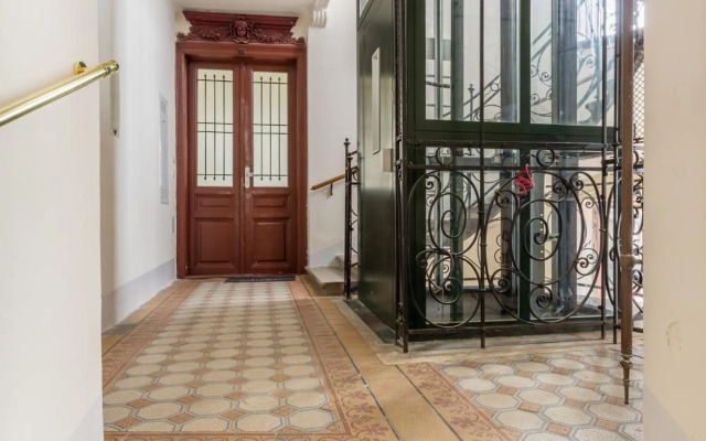 Servus at Naschmarkt