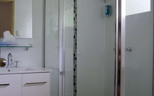 Cedar Lodge Motel Townsville