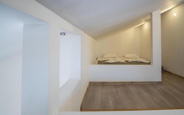 Contact Free Apartments with Free Parking by Dream Stay