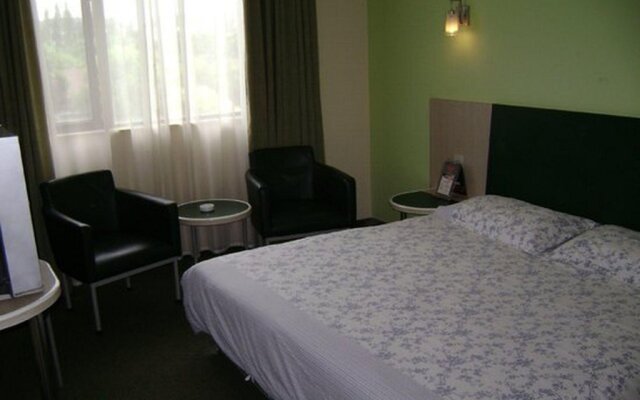 Motel 168 Shanghai Jiading Bole Road Branch