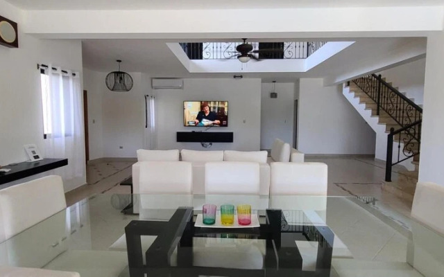 Spacious Private 7 Bedroom - Bachelor s Welcome