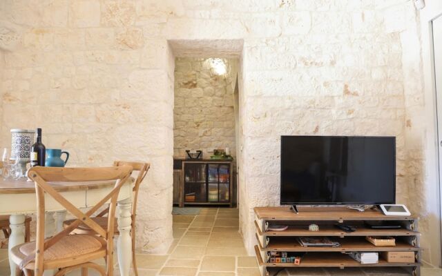 TD Trulli Della Magnolia Trulli w Amazing Garden