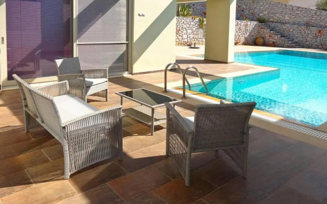 Modern Luxury Villa with Pool, just 5min to sea