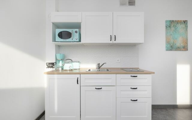 Grunwaldzka Apartment for 4 by Renters