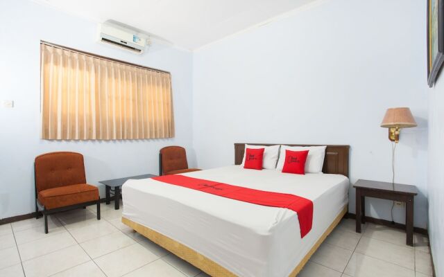 RedDoorz near Plaza Araya