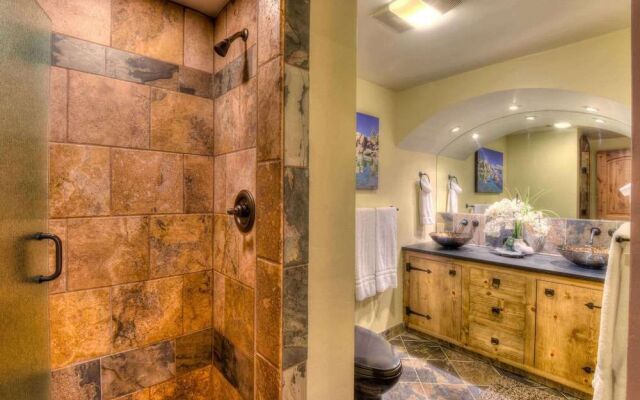 Brockway Springs Lodge Steps to Lake Access!