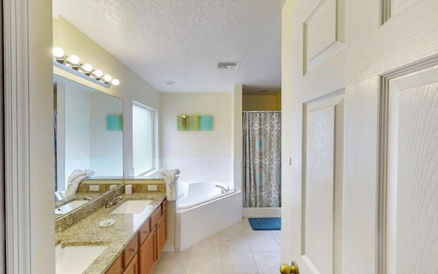 5 Bedroom Beautiful Pool Home! 5 Home by Redawning