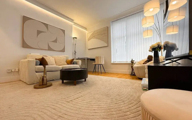 Cosy Mayfair Hideout on Prestigious Street