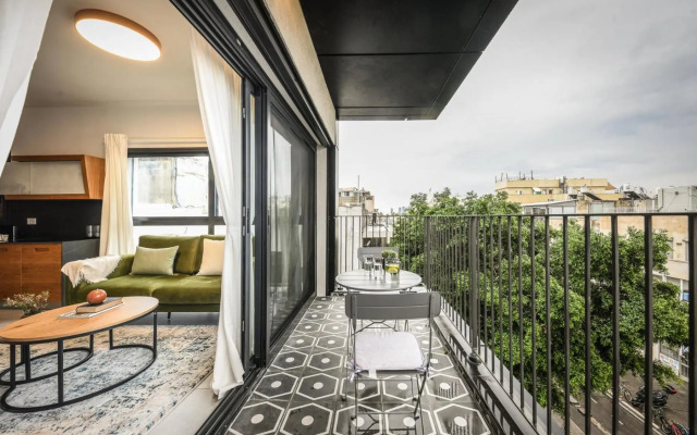 Stylish 2BR Apartment with Balcony and Urban View