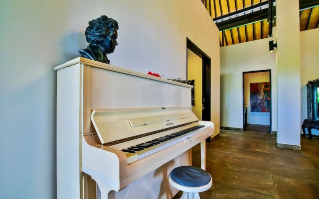 Lovina Residence