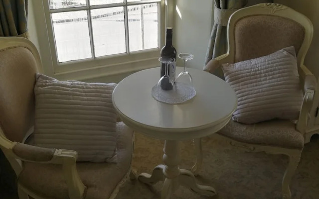 Feathers Hotel, Bar and Restaurant