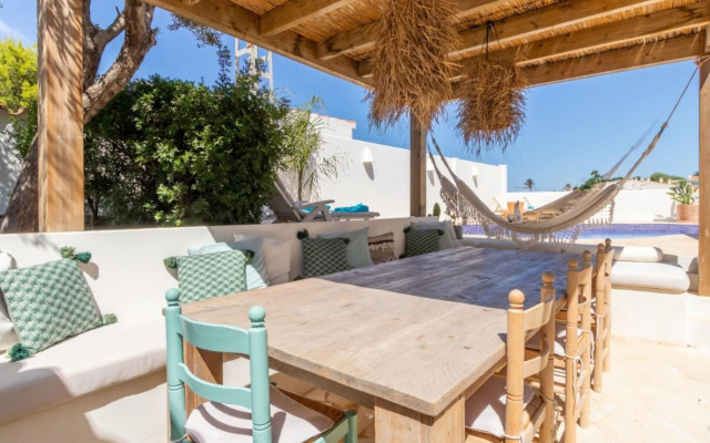Scenic holiday home in Comunidad Valenciana with pool