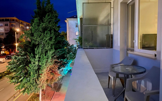 Stylish Top Centre Apartment for 4 guests