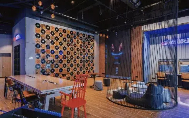Feng Attitude Hotel (Haikou Xinyi Island Bihai Yintan Branch)