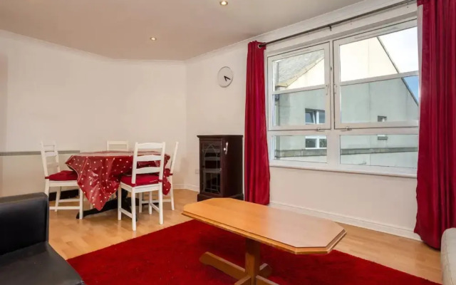 Stylish 2 Bedroom Apartment Near the City Centre
