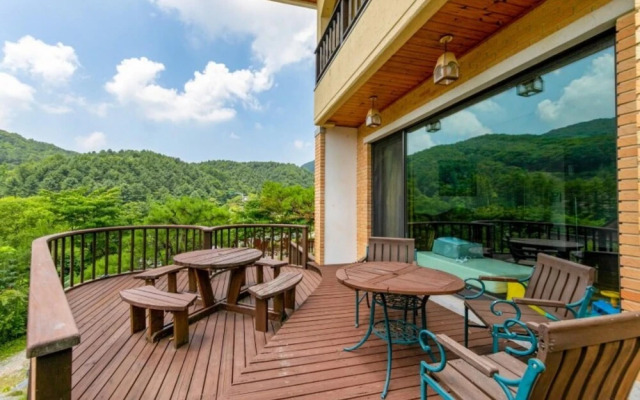 Yangpyeong Weekly Kids Pool Villa