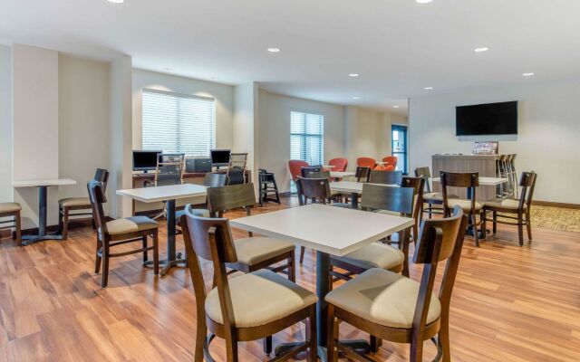 MainStay Suites St Louis Airport