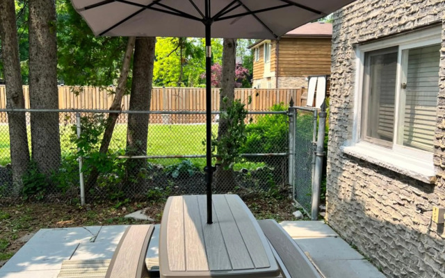 Tranquil & Cozy 30 min to Toronto ~ Backyard ~ Pkg
