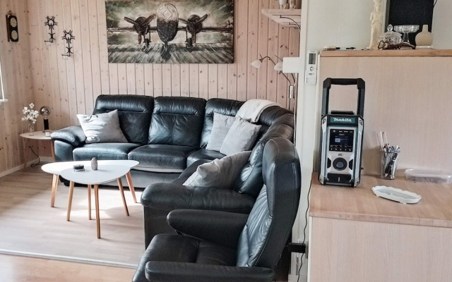 Home With Wood Stove & Annex