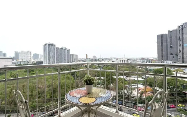 Penthouses 2Bedrooms @MRT Huai Khwang 会说中文