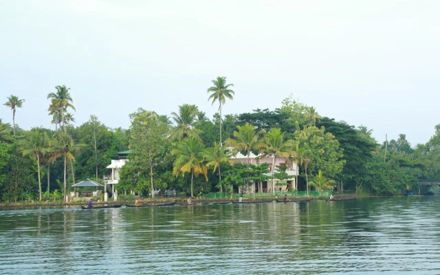 orchid lake view homestay