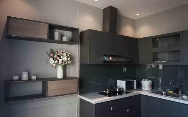 By Duc Phan-Suites