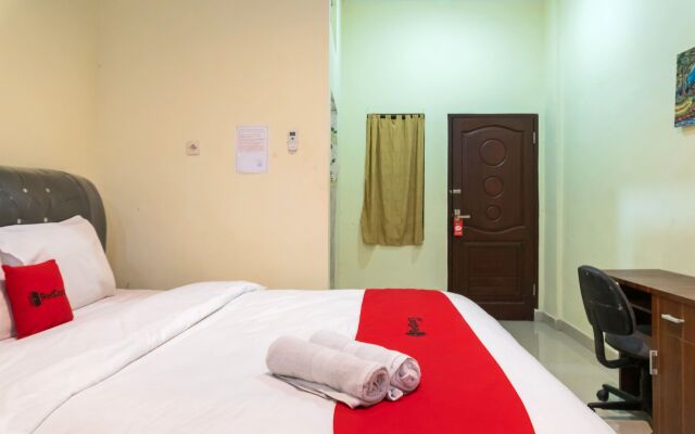 RedDoorz near Titi Bobrok Medan 2