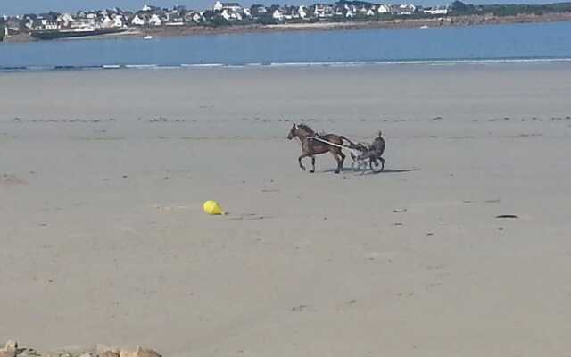 Cozy Holiday Home in Santec With Private Garden