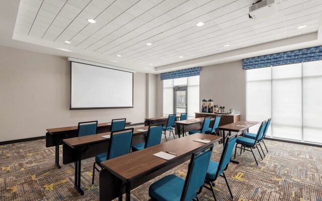 Hampton Inn & Suites by Hilton Kelowna Airport