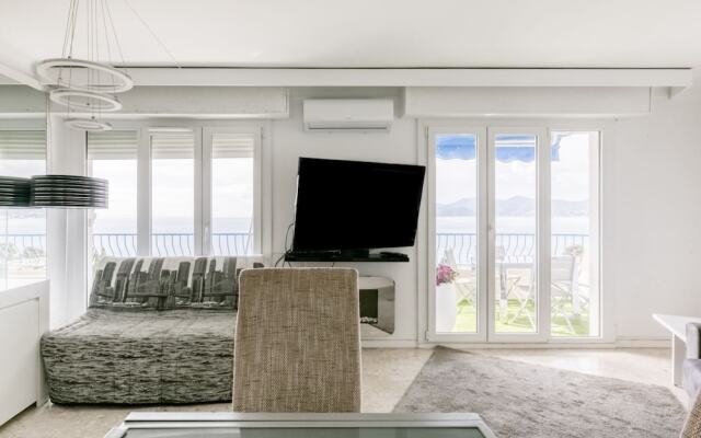 Stunning Panoramic Beach Views Apt With Terrace