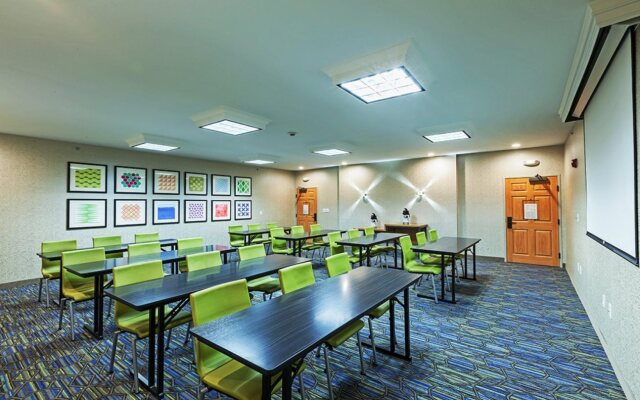 Holiday Inn Express & Suites Tulsa S Broken Arrow Hwy 51 by IHG