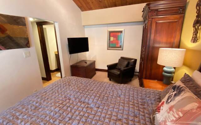 #407 Vail International