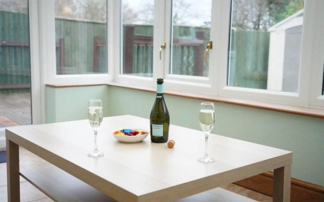 Captivating 4-bed House in Milton Keynes