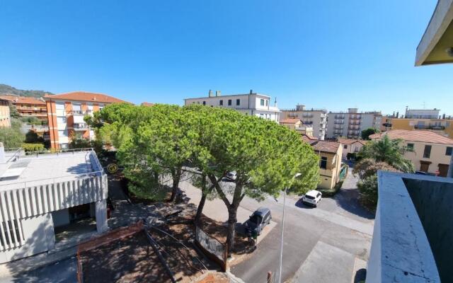 Edera With Balcony Few Steps From Sea