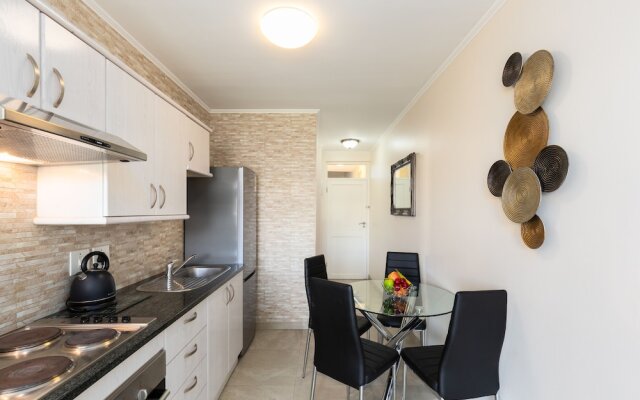 Island Club LA302 by CTHA