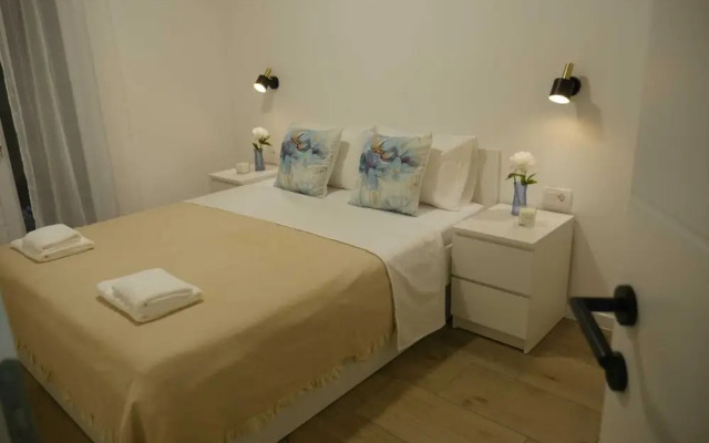 Shadesofblue M & M Sleeps 4 With Pool