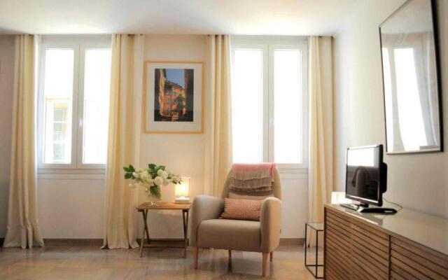 Apart hotel riviera Old town Promenade des anglais- Location exceptionnelle Garibaldi 2bedrooms Balcony Theatre