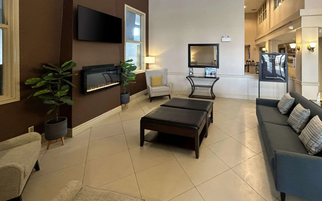 Comfort Inn & Suites Ambassador Bridge