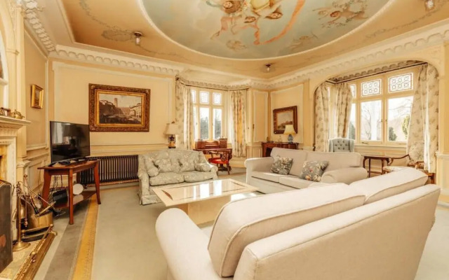 Waterfront Retreat in Hambleden